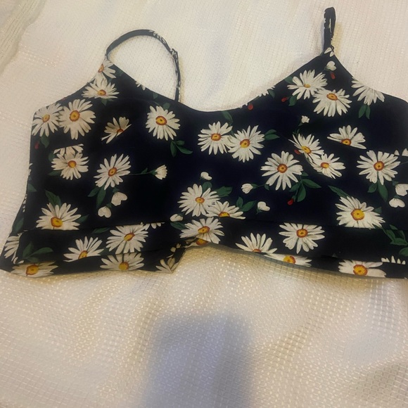 Two piece outfit/daisies - Picture 5 of 6